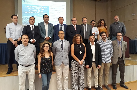 Photo of teachers and sponsors in the presentation of the study on creams from the coast of Malaga