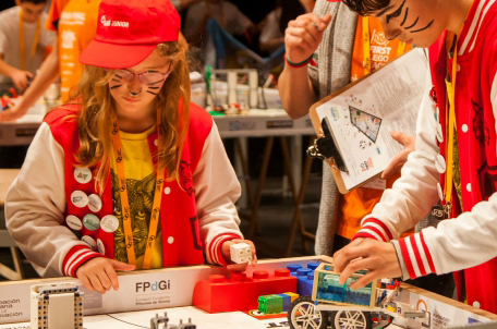 Students participate in the First Lego League, supported by Hidralia