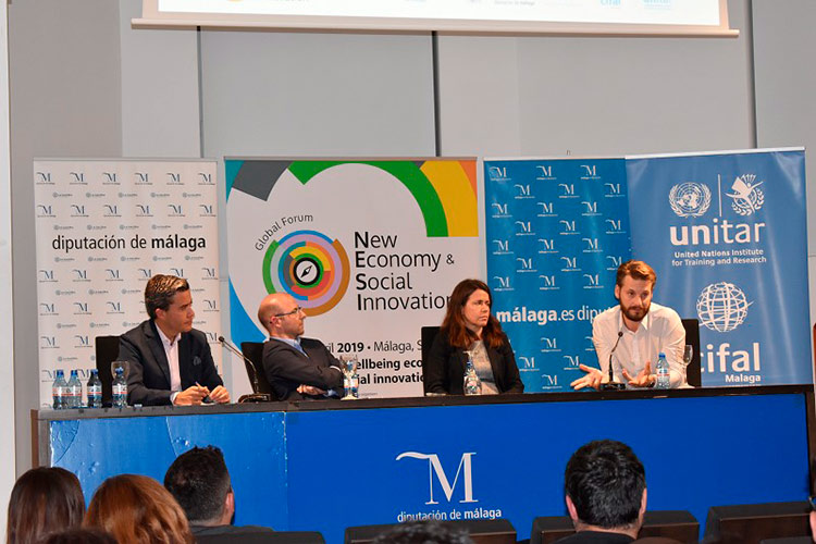  Gustavo Calero, Director of Sustainable Development of Hidralia, participates in the debate organized by NESI Global.