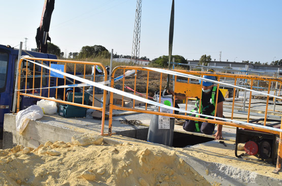 An operator places one of the pumps inside the Bazán Pumping Station.