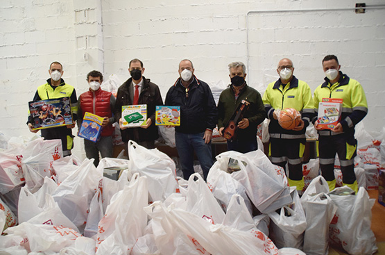 Act of delivery of the toys in San Fernando.