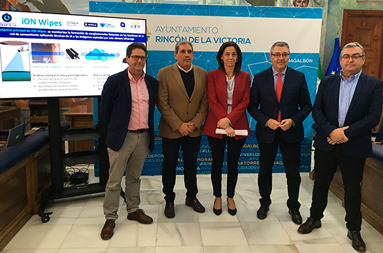 Family photo of the presentation of the iONWipes project